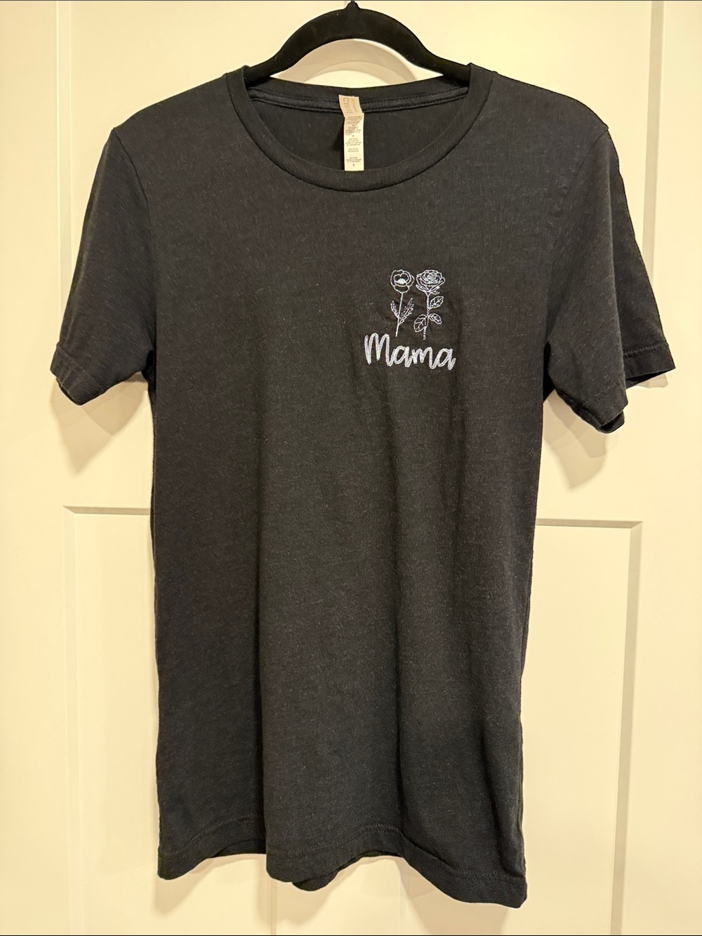 Canva Mama Floral Embroidered Black T-Shirt Women’s Small